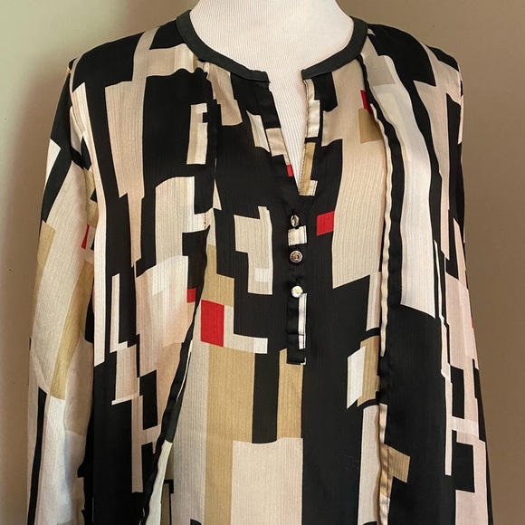 Chic Geometric Black and Cream Women's Top - Picture 4 of 10